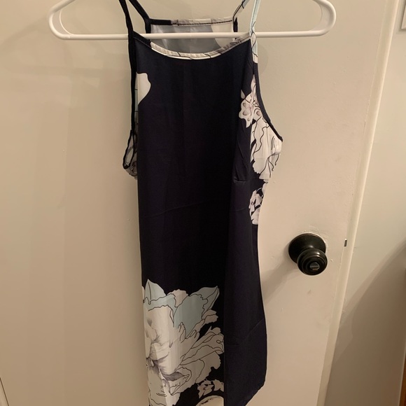 Sundress - Picture 2 of 5